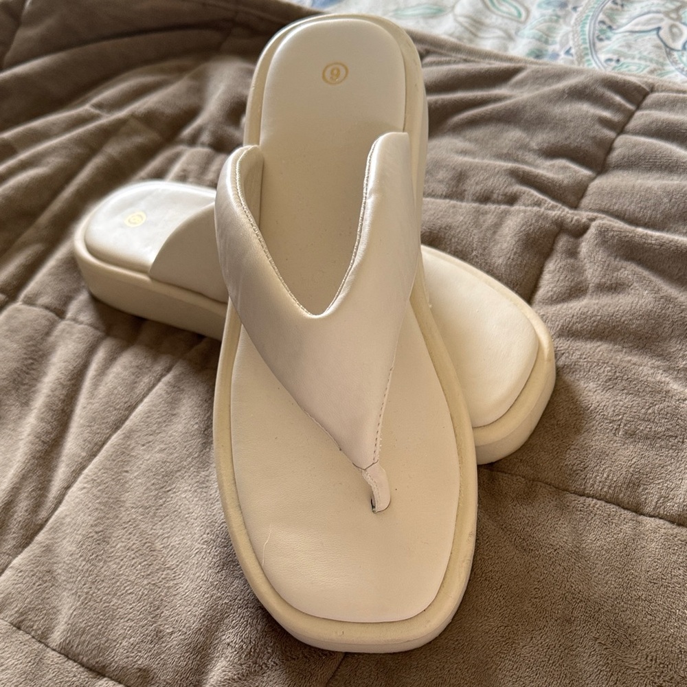 Chic Cream Women's Sandals size 9 for Plantar Fasciitis arch support